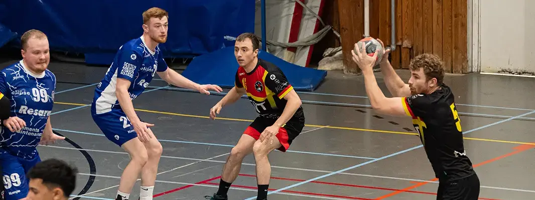 Plusieurs joueurs en plein match